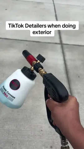 I see this alot. Im new to tiktok community, but damn, all these things are new to me in the detailing world 😂🤷🏻‍♂️  Idk whats the purpose of it lol, to shake the stuff up inside? That barely does anything. It still stays at the bottom according to physics 😂🤷🏻‍♂️ idk. Maybe its a work out. Get that forearm strength. #mobiledetailing #fyp #foryoupage #carcare #detailingworld #autodetailing #tiktokdetailer #foamcannon #smh #tourettes #exteriorcleaning #mjjc 