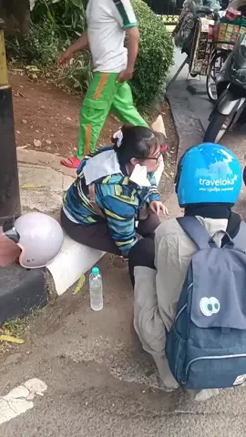 Hati-hati jalan berlubang dekat Kementerian Investasi/BKPM di Gatot Subroto, Jakarta Selatan. Mohon segera ditindaklanjuti karena membahayakan pengendara. #jakarta #jalanrusak  Vt/kontenojol