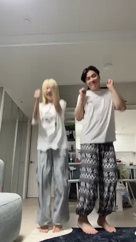 춤출때도 극과극인 커플..ㅋㅋ😂 #커플 #푸들커플 #couple #커플영상 #dance #커플댄스 #couplegoals #fyp #추천 