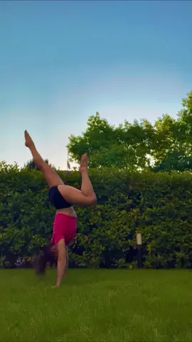 #handstand #thefirst #handstandpractice #parma #igersparma #foryou #viral #nature #perte #italy #yoga #gymnastics #Fitness #workout #streetworkout  #flexibility #gym #balance #training #motivation #handstands #acrobatics #yogainspiration #fitnessmotivation #handbalance #bodyweight #fit #fyp #sportsontiktok 
