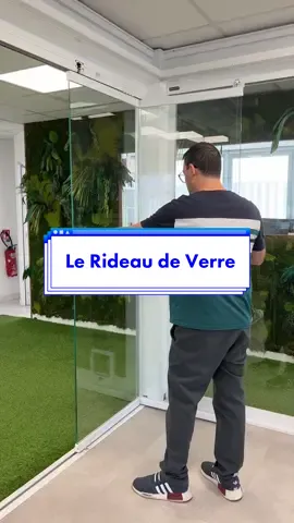 Le Rideau de Verre sur mesure pour terrasse, balcon et pool house ☀️ #poolhouse #showroom #terrasse #balcon #fermetureenverre #verre #btp #menuiserie #outdoor #jardin #maison #btob #amenagement #surmesure 