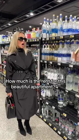 I just love the decor in here 🍸lol #mumlife #happymom #mumof2 #tiktok #fun 