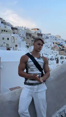Santorni is beautiful 🇬🇷