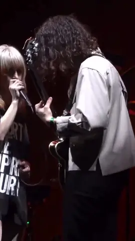 Así sonó “Last Hope” en vivo desde Boston Calling. #paramorelive #paramorevideos #music #paramore #newmusic #tour #liveconcert #hayleywilliams #lasthope #northamericatour #tayloryork #zacfarro 