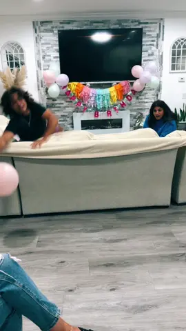 Balloon Challenge 😂😂😂#balloon #challenge #family#teenager #thekfamily #funny #keillyalonso #kendryalonso .