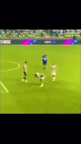 Football magic 🎩 ⚽️ ✨️  #football #Soccer #footballtiktok 