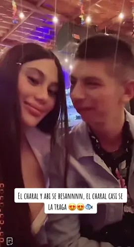 Juan y Abi se besannnn😍 #tiburoncin #juamartin #abi #devoro 💋💋💋💋👩‍❤️‍💋‍👨