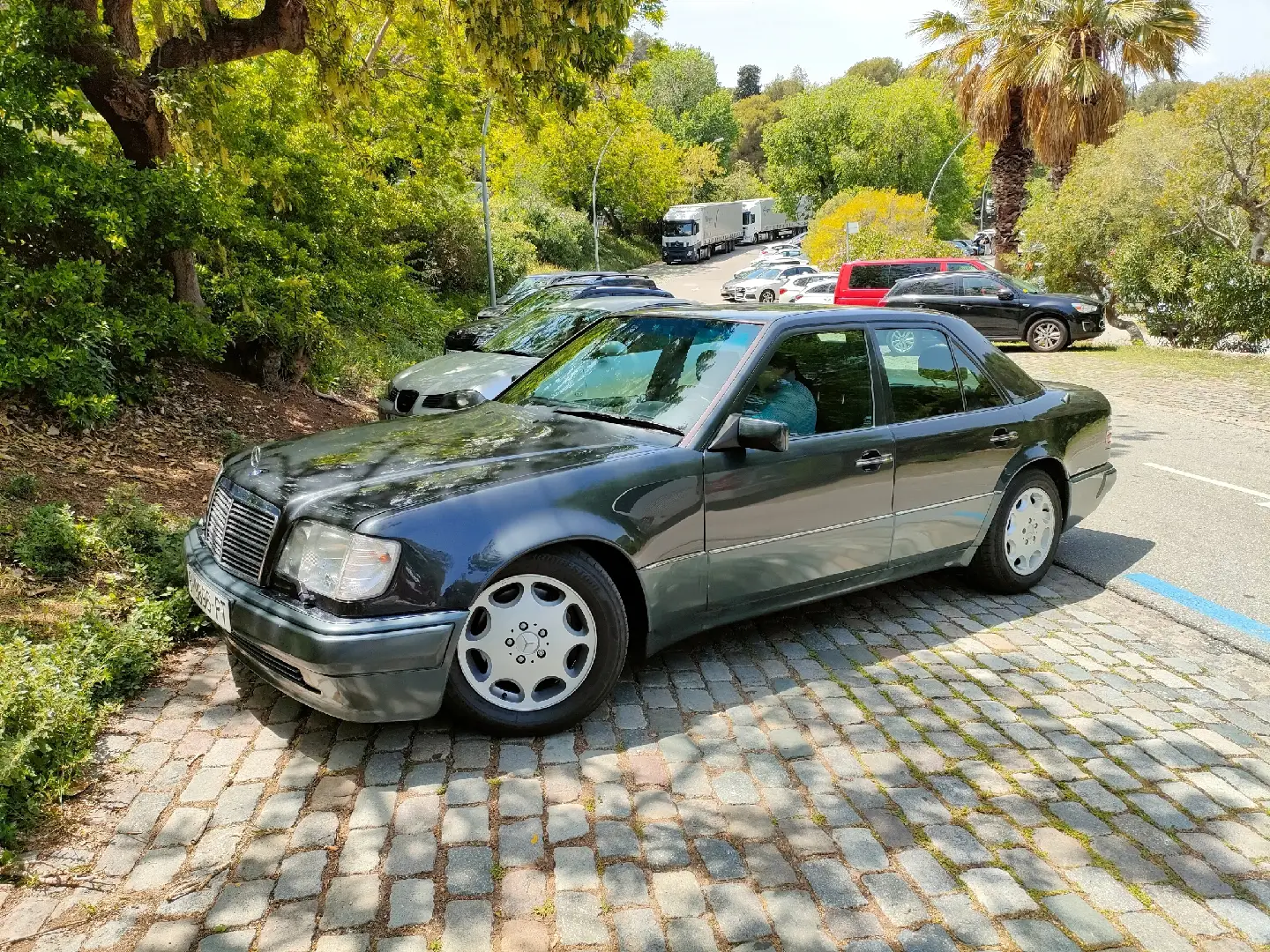 Mercedes Benz E 500 W124 de 1994. Motor V8 de 4.973 cc y 320 CV de potencia. #mercedes #mercedesbenz #mercedese500 #mercedesbenze500 #e500 #e500w124 #w124 #mercedesw124 #mercedesw124e500 #mercedesbenzw124 #mercedesclassiccars #mercedesclassics #classicmercedes #germancar #germancars  #instacars #instacar #classiccar #classiccars #clubhojalata #petrolhead #cargram #carsofinstagram #carstagram #carphotography #carlovers #coches #carspotting #automobile #classique #tiktokcars 