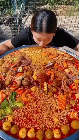 mì cay hải sản khổng lồ #xuhuong #xuhuongtiktok #mukbang #food #foodtiktok #khinaomaplenthidoiten #ancungtiktok #micay #tiktok #tiktokfood #2023 