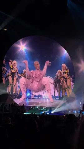 The GORLS. Beyonce in Tottenham Stadium, London ⭐️ #beyonce #london #rwt #renaissanceworldtour #beyoncelondon 