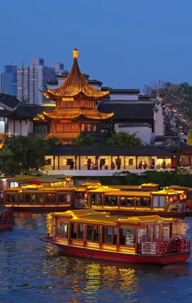 Đến Nam Kinh nhất định phải đến Miếu Khổng Tử để xem dư vị Lục Đại, Thập Lý Tần Hoài, trải nghiệm thế giới mỹ miều. Cảm nhận một Nam Kinh thật lung linh, tuyệt sắc❤️#nanjing #namkinh #trungquoc #viral #foryou #中国 