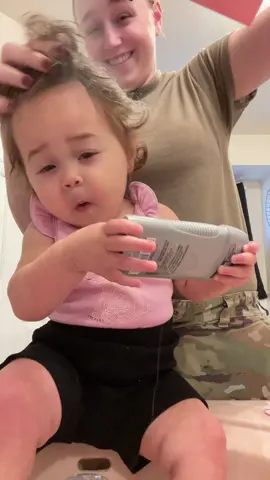 #greenscreen She was CONCERNED by the continuous spray💀 #grwmbaby #babyhair #tuesday #momtok #armymom #girlmama 
