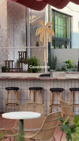 It may be called Casablanca but it’s definitely Ibiza vibes #casablancadallas #bishiparts #bishopartsdistrict #bishopartsdallas #dallas #dallasrestaurants #dallasrestaurant #dallasfoodie #karoake #aesthetic 