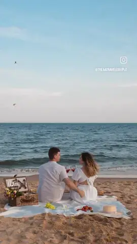 We could sit here forever❤️ The beach is where we can reconnect , not just with each other, but with the beauty of the world around us 🌍 Watching the waves crash against the shore while holding hands is the definition of a perfect evening for us 🌊 📍Bournemouth Beach, England. . . . . #couple #romantic #romanticmoment #picnic #sunset #ocean 