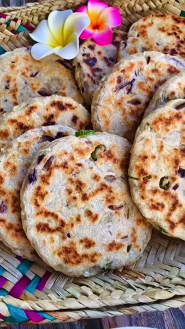 Sri Lankan Coconut Roti recipe 😍 Ingredients used ; 🔸All purpose flour 2cups 🔸Coconut 1 cup ( freshly grated or desiccated)  🔸Salt - as per your taste 🔸Butter (optional) 🔸Luke warm water  🔸Finely chopped Green chili, onion, curry leaves ( these are optional ) .Detailed recipe in my insta a_blend_of_.tastes #Foodie #coconutroti #polroti #srilanka #srilankan #srilankan_tik_tok🇱🇰 #srilankan_tik_tok #favourite #delicious #tasty #uk #homecook #homechef #srilankangirl #ceylon #ceylonese  