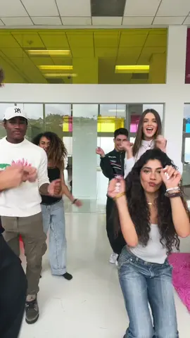 Dance with us! 🤍#ElseveCachosLongosDosSonhos #NowUnitedNewDreams #nowunited #baila 