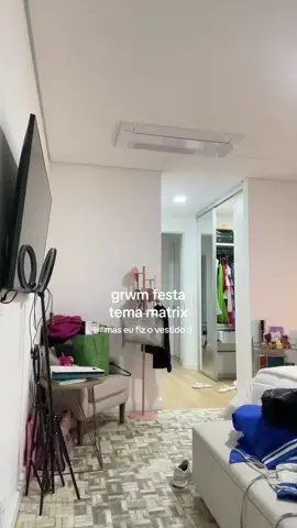 nem acredito que esse vestido finalmente saiu do desenho!!! me contrata cimed 🙏🏻
