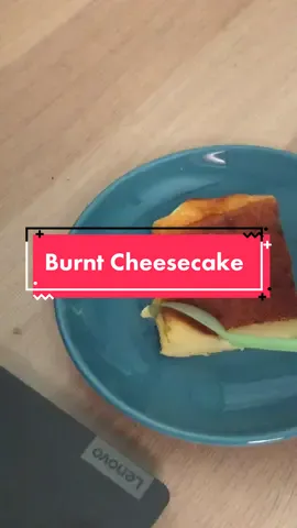 Resep burnt cheesecake: 2 biji telur, 200 ml susu cair, 350 gram keju oles, 6 sdm gula halus, 1 sdm susu bubuk, 1 sdm terigu pro sedang, 1 sdm vanili, panggang di suhu 240 derajat selama 30-40 menit. #easybakingrecipes #burntcheesecake 