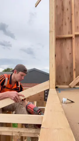 Jumped on a frame to throw up a few trusses for a cruisy day today. Not sure if the architect and engineer were on the same page with these beams and trusses 🤔 #carpentry #framer #framing #construction #newhouse #builder #building #carpentrywork #carpentrylife #carpenters #tradie #tradies 