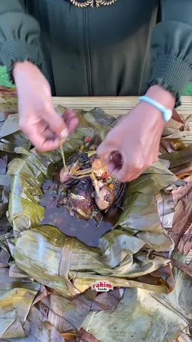 Whole chicken steamed in banana leaves. #Luwombo Ugandan food #uganda #ugandatiktok #tiktokuganda #kampala #Rahimfoods #ugandanfood Kampala city. Kampala tiktok. Uganda tiktok #kenya #tanzania #Africa #AfricanFood #eastafrica