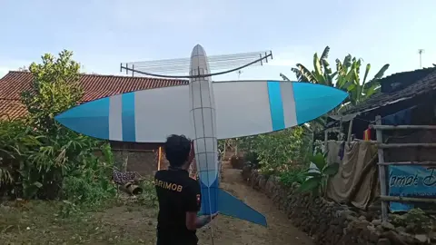 Sssssssttttttt......🚀#kite #pesawatterbang #AirplaneCinematic #kreatifitastanpabatas #layanganunik 