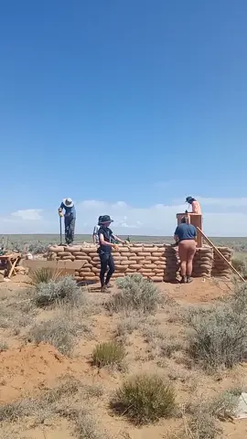 We are so back! I'm building a new house with some student volunteers. It's coming up nicely. #earthbag #earthbagbuilding #earthbaghouse #earthship #naturalbuilding #sustainablearchitecture #superadobe #newmexico #offgrid 