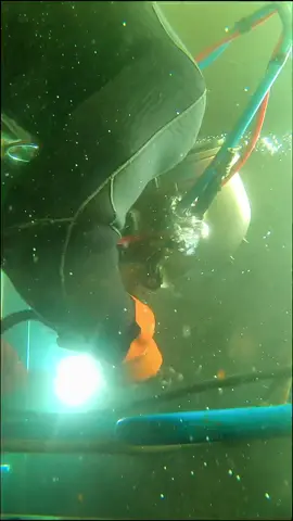 Welding Walls #commercialdiving #underwaterwelding #welding #divining #funky 