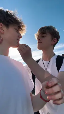 #fypシ #fyp #fy #kiss #boy #boys #meninos #garotos #trendsdecasal #lbgtq #gay #gaytiktok #casalcapcut #shoolboys #cutecouples #cutecouple #editsdecasal #couple #TikTokPromote #Love #casal #casalfofo #funnytime #boysdancing #inlove #trending #loveinlove #LoveIsLove #boyfriend #boyslikeboys #foryoupage 