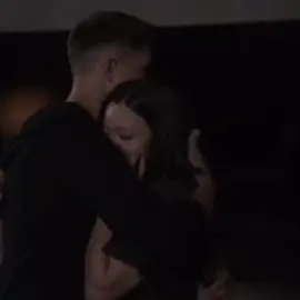 Tim helps her so much. They are the best couple in the series🥹 #chenford#timbradford#timbradfordandlucychen#lucychen#chenfordhug#hug#favoritcouple#therookie#fyp#fyfy#fyfyfyfy#viral#jacksonwestsdeath 