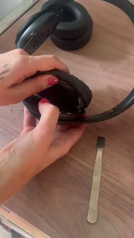 Replacing the ear pads on my beats studio headphones🥰 #beatsstudio #headphones 