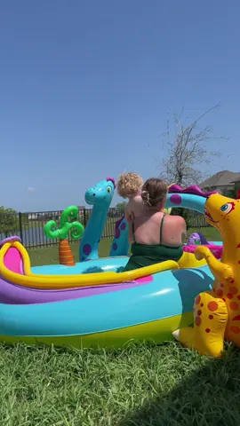 My toddler’s inflatable pool! How many outdoor toys are too many? It was $60 from amazon and I’ll have it in my IG stories and storefront under “Let’s Go Outside” 🌞 #inflatablepool #toddlersummeractivity #toddlersummerfun #houstonmom #toddleractivitiesathome #MomsofTikTok #toddlerpool #intexpool 