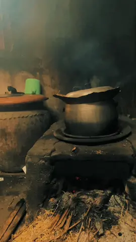 Dapur jadul simbah #dapur #dapurjadul #fyp #dapurestetik #pawon #jadul #budayajawa #suasanakampung #erajadul #pawonndeso #adangsego #nasi   