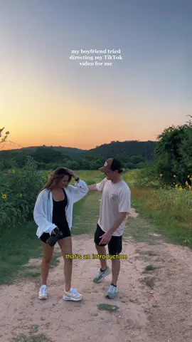 My boyfriend took over & directed my tiktok video while i was filming 🤠📷🌻 #photographeroutfit #arizonaphotographer #texasphotographer #weddingphotographer #boyfriend 