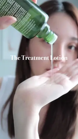 มาแนะนำสกินแคร์คู่ผิวจึ้งจาก La Mer ที่ต้องมีติดบ้านขาดไม่ได้เลย! The Treatment Lotion น้ำตบให้ผิวชุ่มชื้นทันทีใช้คู่กับ New Soft Cream สูตรใหม่ ให้ผิวเด้งกระชับ มีนใช้ 2 ตัวนี้คู่กันแล้วเลิ้ปผิวตัวเองมาก หลังตื่นนอนรูขุมขนกระชับเลยทุกคนไปลองกันน้าา🥰 ใครอยากลองสามารถรับ sample และ mini service ได้ที่เคาน์เตอร์ La Mer ทุกสาขา แค่แคปคลิปนี้ไปโชว์ที่เคาน์เตอร์  *(1 คน / 1 สิทธิ์ และโชว์บัตรประชาชนที่เคาน์เตอร์) ถ้าช้อปออนไลน์ครั้งแรก ใส่โค้ด lmlove จะได้รับน้ำตบขนาด 5 ml. ไปด้วยจ้า💚 #La#LaMerTreatmentLotionoveLaMer 