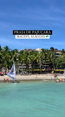 Você conhece a Praia de Pajuçara, em Maceió? Bem movimentada, é perfeita para todo o tipo de visitante, mesmo as famílias com muitas crianças, pois as águas são protegidas. O clima é muito agradável, e toda a paisagem com coqueiros espalhados em sua extensão, deixa os turistas apaixonados pela região. Tem uma boa faixa de areia fofa, e a água do mar é quentinhas e cristalina. Conta com várias barracas pé na areia, chuveiros para se refrescar da água salgada e da areia quente, uma ciclovia e até uma pista de Cooper. É no calçadão que percorre toda a orla da praia que encontra também várias quadras de esportes, quiosques, restaurantes e hotéis. Conta pra gente nos comentários o que achou dessa praia em Maceió! #maceio #praiadepajuçara #alagoas #nordeste #praia #maceió 