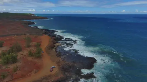 Normal 16:9 frame doesnt look as good on TikTok or is it okay? What do you think? #hawaii #kauai #island #ocean #waves #shore #beach #relaxing #peaceful #drone #skydio #dronevideo 