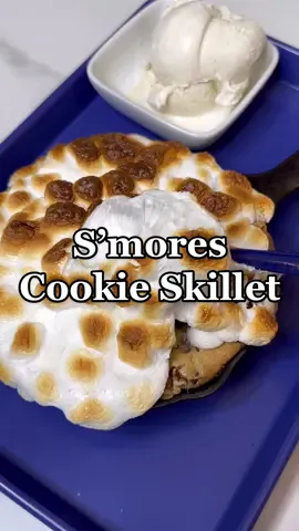 S’mores Cookie Skillet 🍪 #freddsters #smores #cookie #nutella 