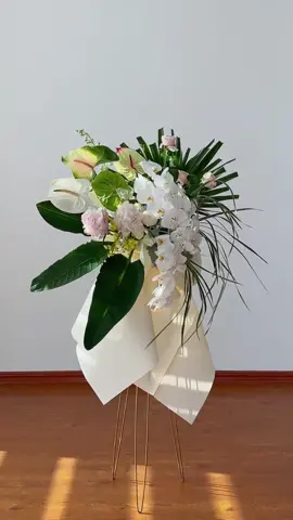 🤩 #florist #flowerarrangement #floraldesign #floraldesigns #partydecorations