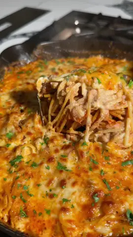 Make million dollar spaghetti 🍝 with me #milliondollarspaghetti #spaghettialfredo #tiktokviralspaghetti #bakedspaghetti #easydinnerideas 