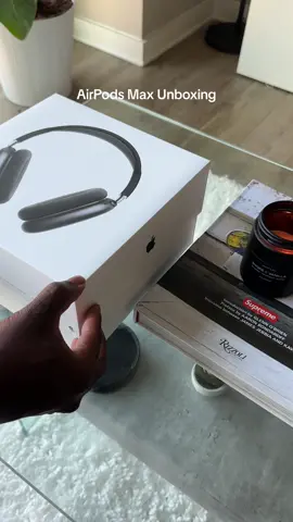 First birthday gift rolled in. I’ve been wanting these for ever! #apartmentdecor #airpods #unboxing #apartmentinspo 