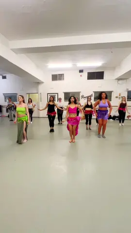 Habibi Dah 😍 I couldnt use the correct music because of copywrite! But i hope you enjoy! Download my app Bellyfit By Leilah and dance with me! #bellydance #bellydancetiktok ##bellydancer 