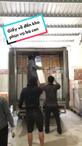 Giấy về kín kho sẵn sàng phục vụ mọi người  . Combo chỉ 75k 2 Bịch siêu dai siêu mịn  #giayvesinh #giayvesinhcaocap 