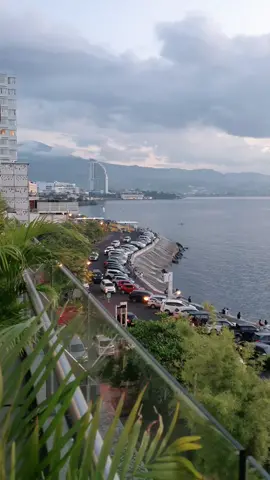 Manado Vibes #city #skylines #manado #storymanado #northsulawesi #view #tropical #travel #manadopunya #beachvibes #sunset #indonesia 