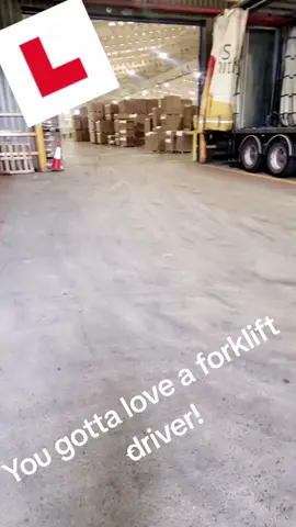 #forkliftoperator #cscs #disaster #44tonarmy #curtainsider #uk #qualified #notmyjob #flatoutfriday 