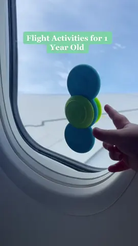 Best #planeactivites for a toddler! #toddlersoftiktok #toddlermom #toddlertok #airplanetiktok #toddlertravelhacks #MomsofTikTok #toddleractivities #screenfreetoddleractivities #flyingwithkids #flyingwithtoddler #flyingwithtoddlertips 
