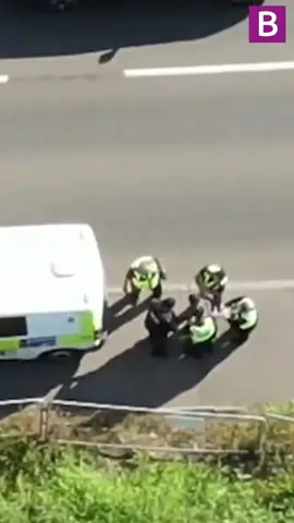 Wanted man being chased by police across gardens and streets in Birmingham #birmingham  #policechase