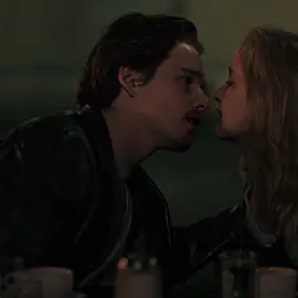he’s so slvt in this movie | cc. khvzma #ethanhawke #ethanhawkeedit #beforesunrise #beforesunriseedit #beforetrilogy #fyp #jessewallace #jessewallaceedit 