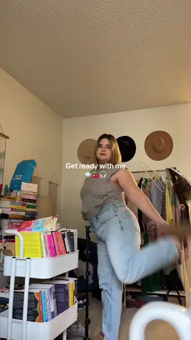 Mini get ready with me/ accessorize an outfit with me🫶🏼🍒🎧📚🫖 #OOTD #grwm #getreadywithme #grwm_aesthetics 