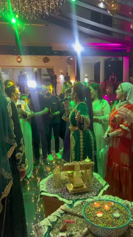 عرس مغربي🇲🇦#mariagemarocain #عرس_مغربي #عروسة_مغربية #moroccanwedding #mariage2023 #اعراس_2023 #mariagemixte #عروستنا #حفلات_زواج #قفطان_تكشيطه_جلابيات_مغربيه #moroccanwedding 