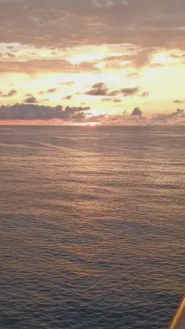A beautiful sunset from the carnival legend... #fyp #vacationfun #cruiselife #cruisetok #cruisingmom #carnival #cruisingonabudget #carnivalcruise #carnivalcruiseline #carnivallegend #vacation #oceansunset #sunset #ocean #oceanvibes🌊 